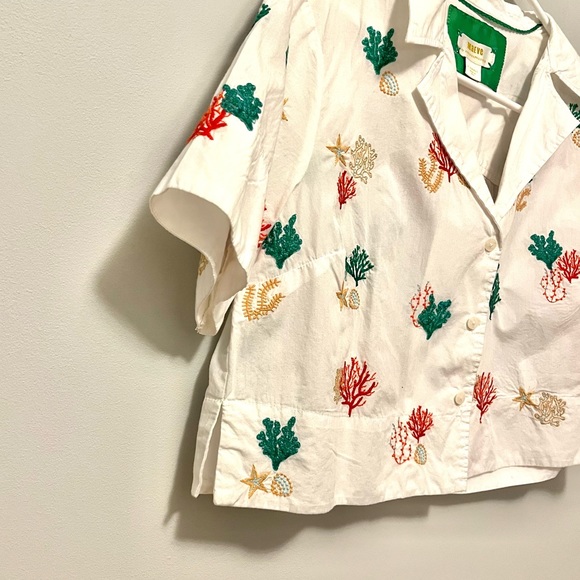 anthropologie • coral reef seashell cropped button up short sleeve collar shirt - Picture 8 of 17